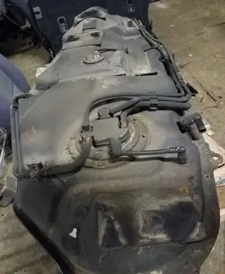 Toyota RAV 4 (XA40) Fuel tank 
