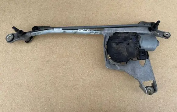 Audi Q8 Front wiper linkage and motor 4M8955119