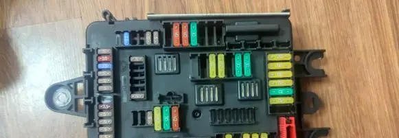 BMW 4 F36 Gran coupe Fuse module 9389070