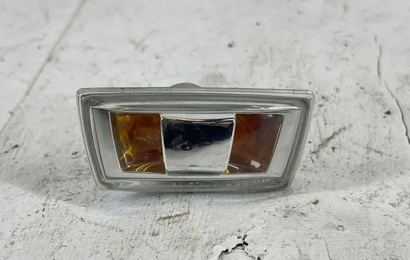 Opel Insignia A Front fender indicator light 13497989 13497990
