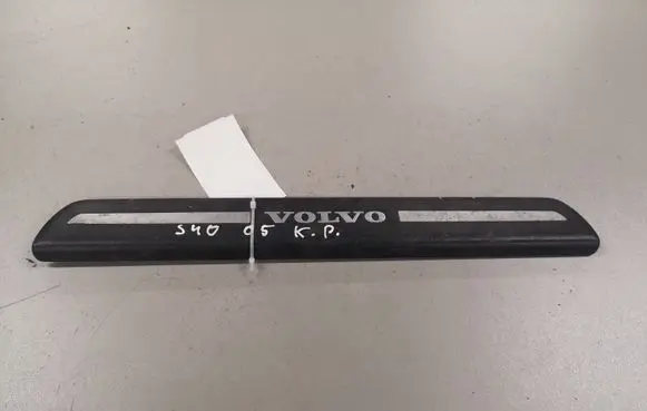 Volvo S40 Front sill trim cover 08622671