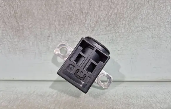 Audi A6 S6 C6 4F Battery relay fuse 4F0915519