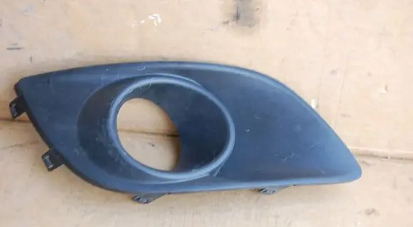 Suzuki Swift II Front fog light trim/grill 