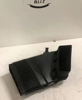 Audi A4 S4 B7 8E 8H Air intake duct part 8E0129617D