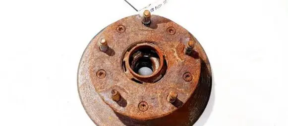 Ford Transit Rear wheel hub neventiliuojamas
