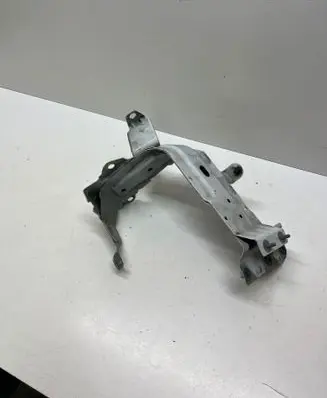 Audi Q7 4M Fender mounting bracket 4M0821138B