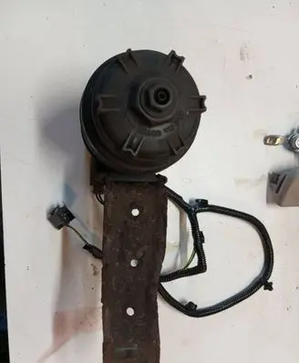 Volvo XC60 Fuel filter housing 31302682