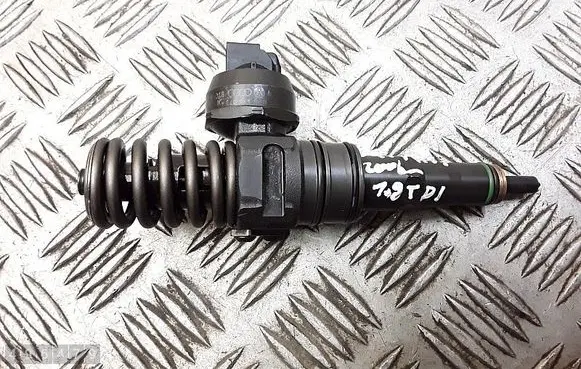 Skoda Octavia Mk2 (1Z) Fuel injector 038130073ag