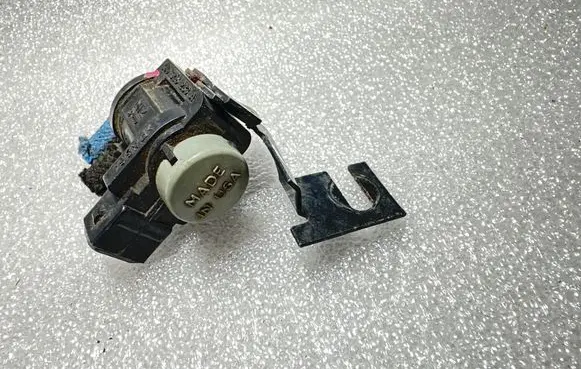Volkswagen PASSAT B6 Turbo solenoid valve I1J0906283A