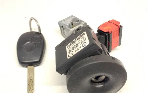 Renault Clio III Ignition lock N0502060