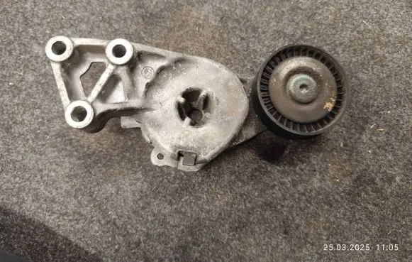 Audi TT Mk1 Generator/alternator belt tensioner 06A903315 06A903315E