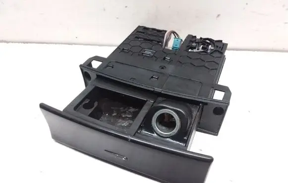 Mercedes-Benz ML W164 Ashtray (front) A1648100030