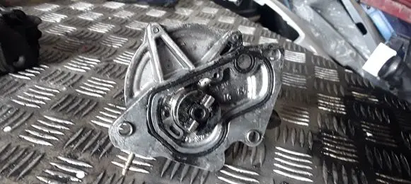 Renault Espace - Grand espace IV Vacuum pump 8973079820