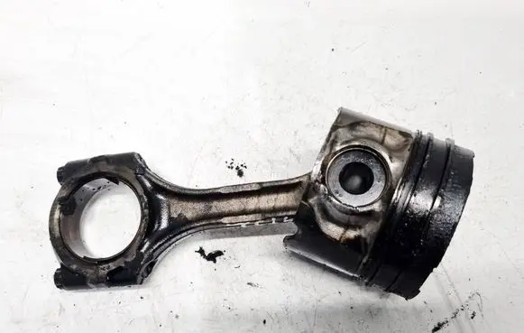 Toyota Corolla Verso AR10 Piston with connecting rod 