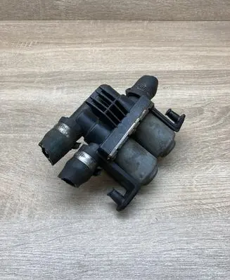 BMW 7 E65 E66 Coolant heater control valve 6908294 60835