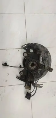 Citroen C4 II Picasso Front wheel hub spindle knuckle 9806779380