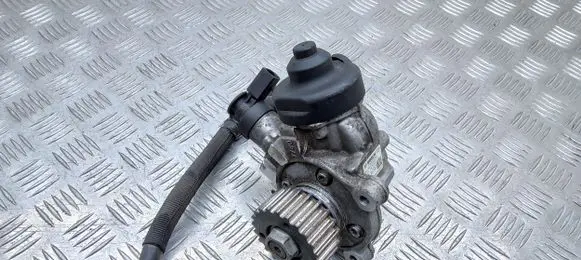 Skoda Octavia Mk3 (5E) Fuel injection high pressure pump 04L130755D 0445010537