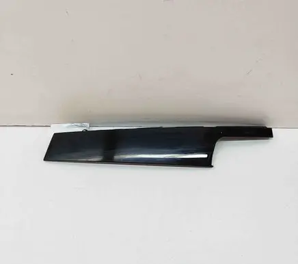 BMW X2 U10 Front door glass trim molding 5A2FC82