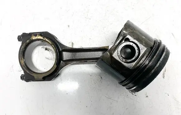 Ford Focus Piston with connecting rod