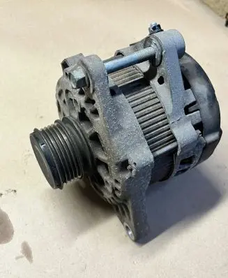 KIA Carens III Generator/alternator 373002A900 8400290