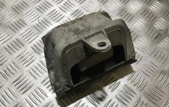 Skoda Octavia Mk1 (1U) Engine mount bracket 1j0199555