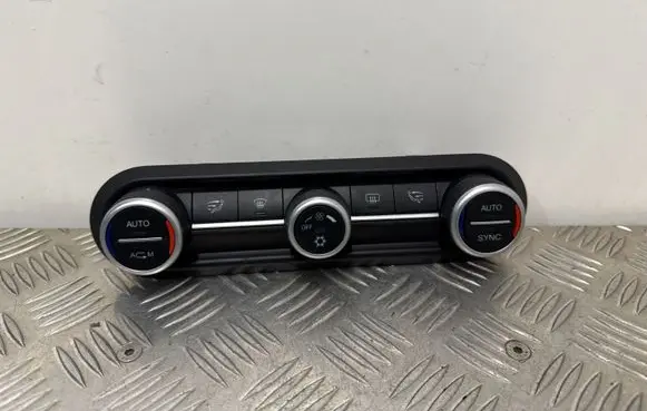 Alfa Romeo Giulia Climate control unit 01561303470