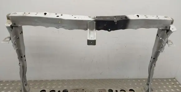 Toyota Avensis T270 Radiator support slam panel