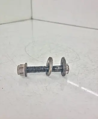 Volkswagen PASSAT B6 Rear suspension camber bolt 