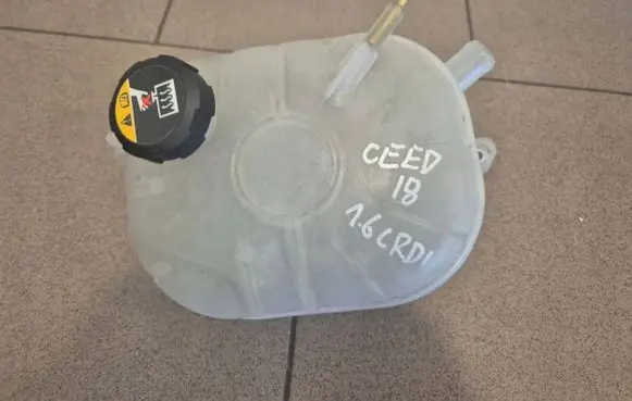 KIA Ceed Coolant expansion tank/reservoir 25430F2400