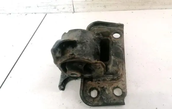 Toyota Auris 150 Engine mount bracket