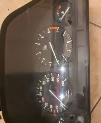 Speedometer (instrument cluster)