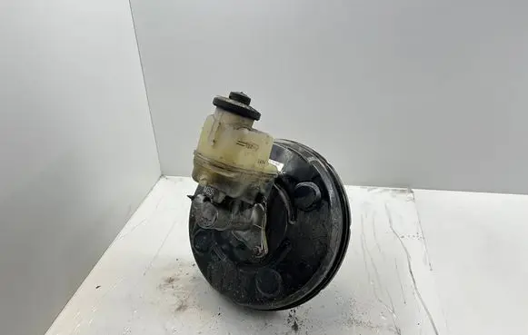 Toyota RAV 4 (XA30) Brake booster 13101015600 6L00179
