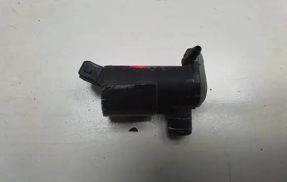 Ford Focus Windscreen/windshield washer pump 93BB17K624BA