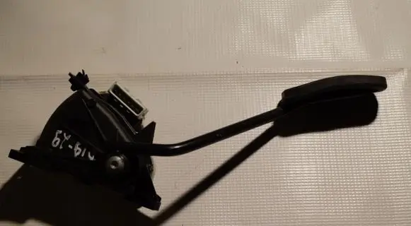 Volvo XC90 Accelerator throttle pedal 30683521