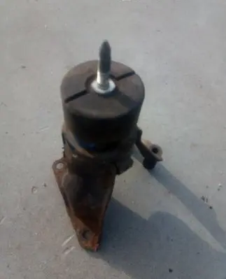 Nissan Murano Z51 Engine mount bracket