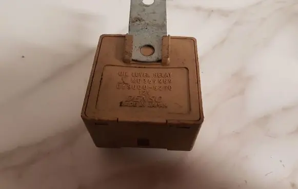 Mitsubishi Pajero Sport I Oil pressure relay MD369959