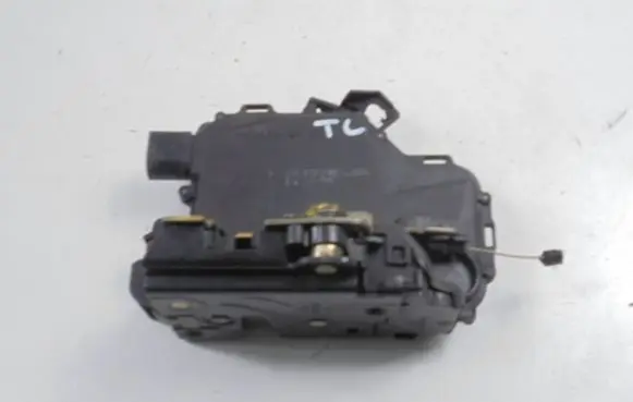 Seat Toledo II (1M) Rear door lock 3B4839015A