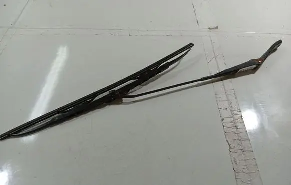 Dacia Sandero Front wiper blade arm 