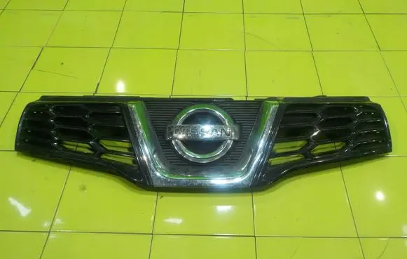 Nissan Qashqai Front bumper upper radiator grill 62310BR00A