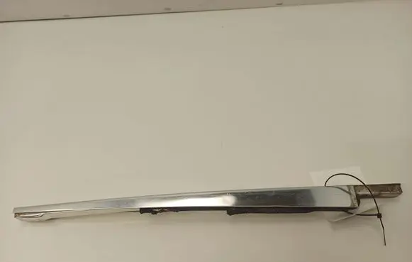 Mercedes-Benz COMPAKT W115 Front door glass trim molding
