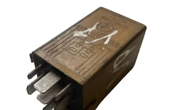 Land Rover Range Rover L322 Window wiper relay 8384505 61368384505