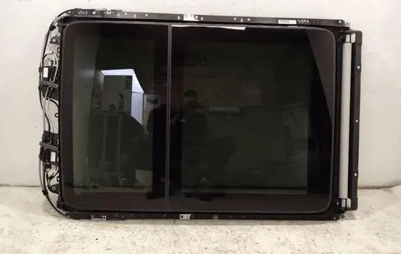 Chrysler Pacifica Sunroof set 10021444D
