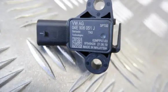 Volkswagen Tiguan Air pressure sensor 04E906051J