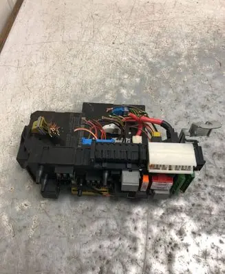 Mercedes-Benz C W204 Central body control module 2049060505