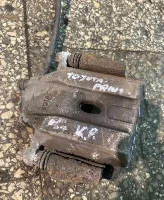 Toyota Prius (XW20) Front brake caliper