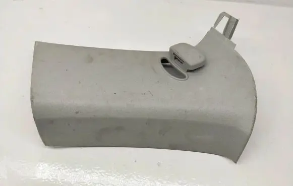 (D)pillar trim (top)