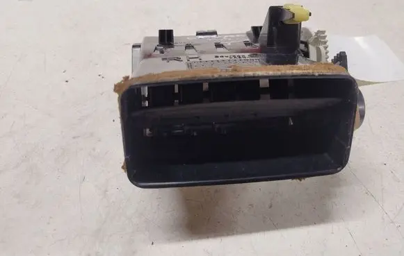 Toyota Avensis T270 Dash center air vent grill 9880