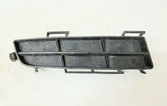 Toyota Avensis Verso Front bumper lower grill