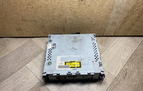 Audi A4 S4 B7 8E 8H CD/DVD changer 8E0035111