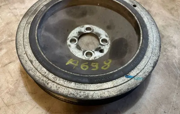 Opel Astra H Crankshaft pulley 55210310